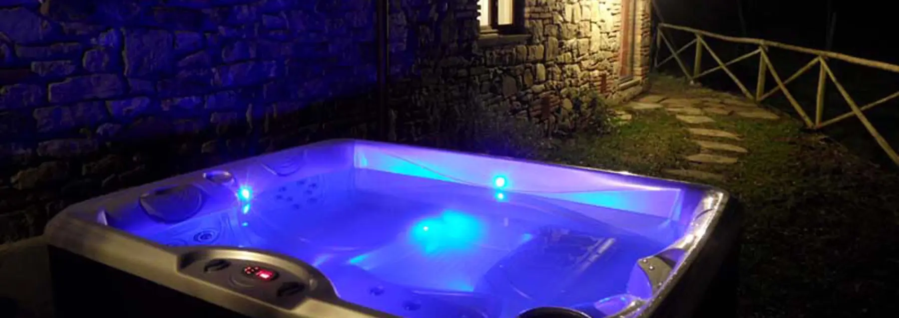 Jacuzzi privata riscaldata a Il Vichiaccio, di sera