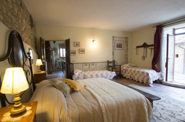 Il Cortiletto is a large bedroom, ideal for families with children who want to relax in the heart of Chianti. It's fully accessible to disabled people.